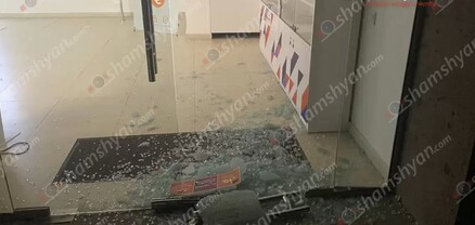 Կոտրել են «Հայփոստ»-ի դռան ապակին ու զինվորների համար նախատեսված հանգանակությունների արկղից գումար հափշտակել. shamshyan.com
