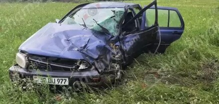 Լոռու մարզում Volkswagen-ը բախվել է ծառին և հայտնվել դաշտում. վիրավորներին հիվանդանոց են տեղափոխել պարեկները. shamshyan.com