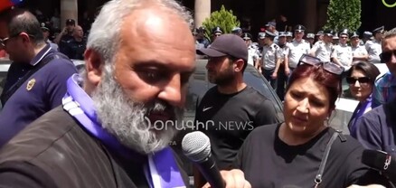 Ինչ մատանի է կրում Բագրատ Սրբազանը