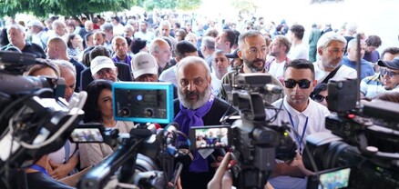 Կառավարության նիստ տեղի չի ունեցել, որովհետև երկրում Կառավարություն չկա․ Բագրատ Սրբազան