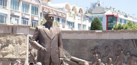 Թուրքիայում կացնահարել են Աթաթուրքի արձանը. լուսանկարներ