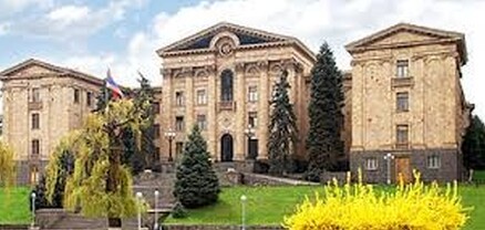 Արձագանքում են միայն «յուրային-ոչ յուրային» մոտեցմամբ. Փաստ