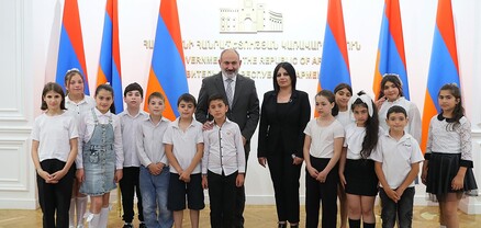 Վարչապետը հյուրընկալել է Գյումրու թիվ 4 դպրոցի մի խումբ աշակերտների