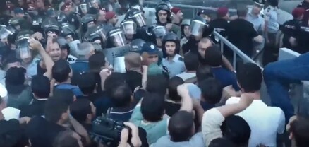 Իրավիճակը Բաղրամյան պողոտայում կրկին լարվեց․ ոստիկանները հետ են մղում ցուցարարներին