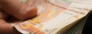 31-ամյա կինը բանկից 1 մլն դրամի անվանական արժեքով թղթադրամների կապոցի փոխարեն  հուշանվեր թղթադրամներ է ստացել. shamshyan.com 