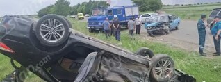 Գյումրիում բախվել են «Մոսկվիչ»-ն ու Toyota-ն, վերջինը գլխիվայր շրջվել է. կան վիրավորներ. shamshyan.com