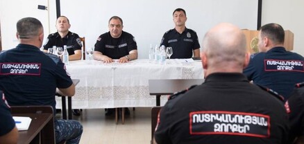 Կեցցե ցուցարար ծեծող ոստիկանը․ Հրապարակ