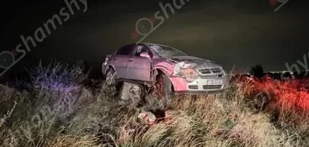Արագածոտնի մարզում «Opel»-ը բախվել է քարերին և հայտնվել դաշտում․ կան վիրավորներ․ shamshyan.com