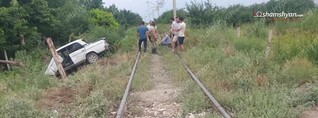 Ավշար գյուղում բախվել են բեռնատար գնացքն ու «ՎԱԶ 2106»-ը․ վերջինը վերածվել է մետաղե ջարդոնի․ shamshyan.com