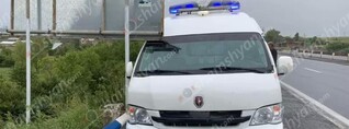 Կոտայքում շտապօգնության ավտոմեքենան բախվել է երկաթե արգելապատնեշին ու ցուցանակին․ shamshyan.com