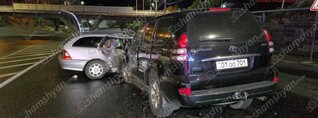 Երևանում բախվել են «Toyota Land Cruiser Prado»-ն ու «Mercedes»-ը. կան վիրավորներ. shamshyan.com