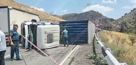 Վայոց ձորի մարզում իրանական համարանիշներով կցորդիչով բեռնատարը կողաշրջվել է. կան վիրավորներ. shamshyan.com