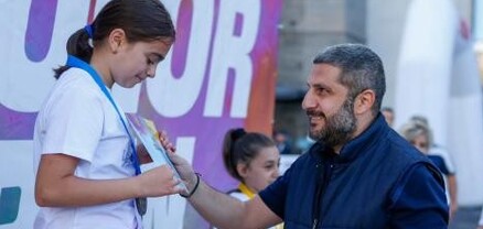 Պարգևատրեցի «Երևանի գունավոր վազք»-ի առաջին, երկրորդ և երրորդ տեղերը զբաղեցրած մարզիկներին