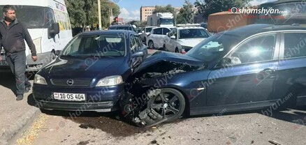 Երևանում բախվել են «BMW»-ն, «Kia»-ն ու «Opel»-ը. կա վիրավոր. shamshyan.com