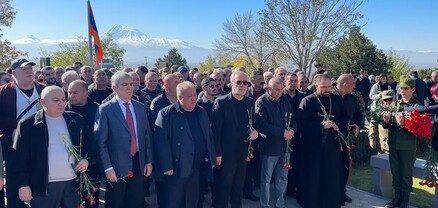 Երկիրը տվիք թուրքին, հիմա էլ եկել, ծաղիկներ եք փռում. միջադեպ՝ Եռաբլուրում