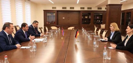 Պապիկյանն ընդունել է Բուշին