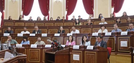 Գյումրիի ավագանու որոշ խմբակցություններ չեն խախտում խորհրդավոր լռությունը