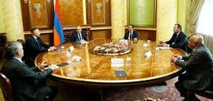 Ցերեկը վատաբանում են միմյանց, գիշերը համատեղ ծրագրեր կազմում