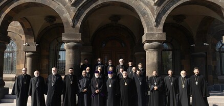 Կաթողիկոսն ընդունել է վերապատրաստման դասընթացներին մասնակցող քահանաներին