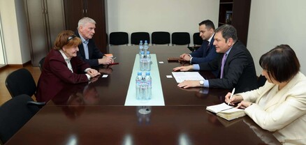Քերոլայն Քոքսը հյուրընկալվել է ԱԳՆ-ում