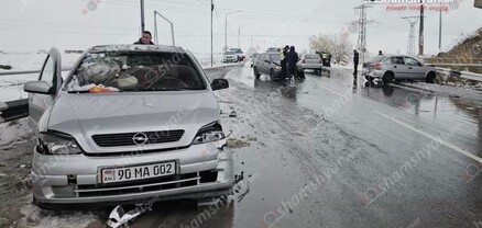 Եղվարդում բախվել են 3 «Opel». 2-ի անվադողերը ձմեռային չեն եղել. shamshyan.com