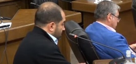 ՔՊ-ական պատգամավորը կարճ և պարզ հարցը կարդում է հեռախոսից