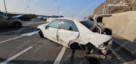 Սարալանջի փողոցում բախվել են «Nissan»-ը, 2 «Hyundai»-ը և «Kia»-ն. կա վիրավոր. shamshyan.com