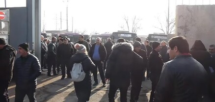 Հեռացված վարորդները 4 ժամ է՝ սպասում են. «Երևանի ավտոբուս» ՓԲԸ-ի տնօրինությունը դեռ չի ընդունել նրանց