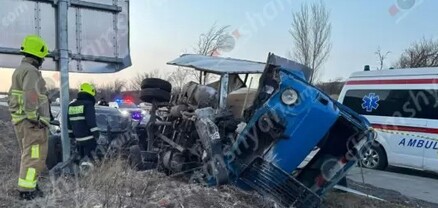 Արագածոտնի մարզում բախվել են Toyota-ն և բեռնատարը. կա զոհ. վիրավորը զինվորական դատախազ է. shamshyan.com