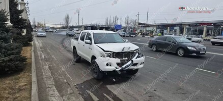 «Առինջ գոլդ»-ի խաչմերուկում բախվել են «Toyota»-ն և «ՎԱԶ 2106»-ը․ կա վիրավոր․ shamshyan.com