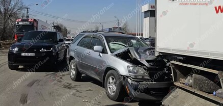 Երևանում բախվել են «Lexus»-ն ու «Volvo» բեռնատարը. 1 հոգի տեղում բուժօգնություն է ստացել. shamshyan.com