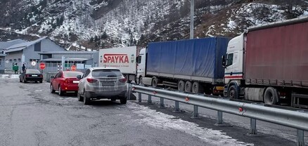 Լարսը փակ է բոլոր տեսակի տրանսպորտային միջոցների համար
