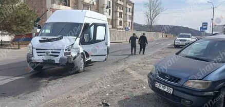 Ավտովթար՝ Կոտայքի մարզում․ Լուսակերտի զորամասի դիմաց բախվել են Ford-ը ու Opel-ը․ կա վիրավոր․ shamshyan.com