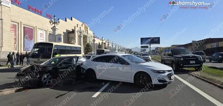 «Մուլտի Մեջիք Մոլ»-ի մոտ բախվել են 4 ավտոմեքենաներ. կա վիրավոր. shamshyan.com