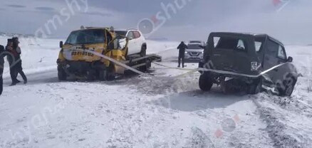 Սյունիքի մարզում բախվել են ՀՀ ՊՆ UAZ-ը, Mercedes-ն ու Ford Transit-ը. վիրավորների մեջ ՊՆ ծառայողներ կան․ shamshyan.com