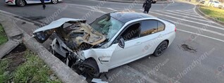 Երևանում «BMW»-ն «Բելաջիո»-ի մոտ բախվել է թունելի պատին. կա վիրավոր. shamshyan.com