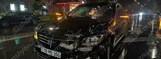 Երևանում «Mercedes»-ը բախվել է կայանված «Kia»-ին. կա վիրավոր. վարորդներից մեկը վարորդական վկայական չի ունեցել. shamshyan.com