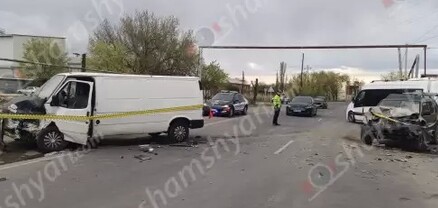 Մասիսում բախվել են Nissan Xterra-ն ու Ford Transit-ը․ կան վիրավորներ․ shamshyan.com
