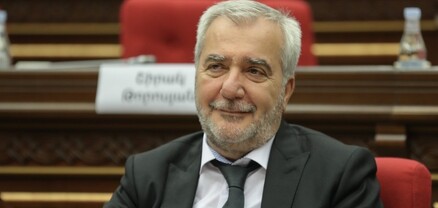 Անդրանիկ Քոչարյանը վախվորած է եւ անհանգստացած. նրա միակ պաշտպանը ՔՊ-ական Արմեն Խաչատրյանն է. Ժողովուրդ