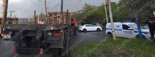 Երևանում «КамАЗ»-ը բախվել է գազատար խողովակներին, ինչի հետևանքով սկսվել է գազի արտահոսք․ shamshyan.com