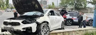 Երևանում հայտնի ավտոբուսների պարկի մոտ Kia-ն բախվել է բազալտե եզրաքարին և հայտնվել մայթին. կան վիրավորներ. shamshyan.com
