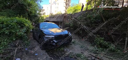 Երևանում «BMW X6»-ը բարձրությունից ընկել ու կողաշրջվել է, կոտրել, ծառեր, ճաղավանդակներ․ կան վիրավորներ․ հայտնաբերվել են փաթեթներ. shamshyan.com