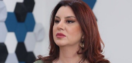 Օրը ցերեկով կառավարության շենքի մոտ ոմն «հովիվ» քարոզում է ինչ-որ աղանդի էշությունները