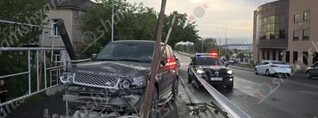 Երևանում Range Rover-ը վրաերթի է ենթարկել 2 հետիոտնի. մայրն ու նոր զորացրված որդին տեղափոխվել են հիվանդանոց. shamshyan.com