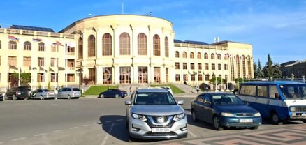 Գյումրին Շառլ Ազնավուր է լսում. այսօր շանսոնյեի ծննդյան օրն է