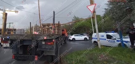 Երևանում «КамАЗ»-ը բախվել է գազատար խողովակներին, ինչի հետևանքով սկսվել է գազի արտահոսք․ shamshyan.com