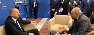 Նախ՝ ոտքի վրա, ապա՝ սեղանի շուրջ․ Փաշինյան-Ալիև հանդիպում՝ Տիրանայում