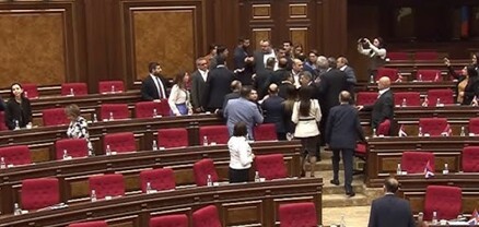 Վեճն ու ծեծկռտուքը բարձր տոներով կշարունակվեն 
