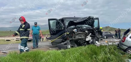 Քուչակ գյուղում բախվել են «Volkswagen»-ն ու «Opel Zafira»-ն. վերջինը բռնկվել է. կա 1 զոհ, 12 վիրավոր. shamshyan.com
