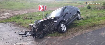 Կոտայքում «Peugeot»-ն բախվել է բետոնե պատնեշին․ կա վիրավոր․ shamshyan.com
